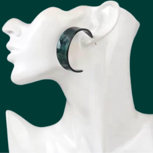 Beautiful Glossy Emerald Green Resin Hoops! - Picture 2 of 3